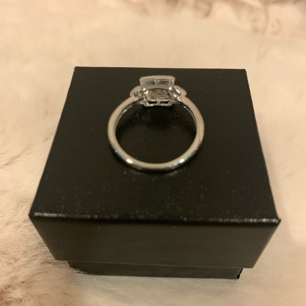 Rhodium/Sterling Silver 0.06ctw Diamond Ring Sz 7 - Picture 6 of 7